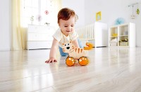 Игрушка каталка Hape Dante Push and Go (E0363A) фото №3 — интернет-магазин Desire.md