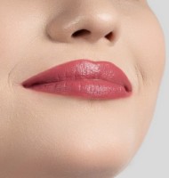 Ruj de buze Golden Rose Satin Lipstick 10 imaginea #2 — magazin online Desire.md