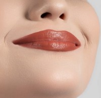 Ruj de buze Golden Rose Satin Lipstick 15 imaginea #2 — magazin online Desire.md