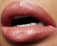 Ruj de buze MAC Amplified Lipstick Smoked Almond