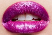 Ruj de buze MAC Amplified Lipstick Violetta