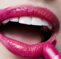 Ruj de buze MAC Amplified Lipstick Girl About Town