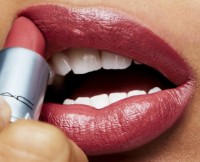 Ruj de buze MAC Amplified Lipstick Brick-O-La