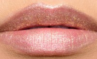 Ruj de buze MAC Frost Lipstick Spoiled Fabulous