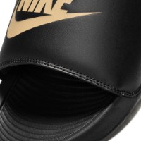 Șlapi pentru bărbați Nike Victori One Slide Black/Metallic Gold, s.45 imaginea #7 — magazin online Desire.md