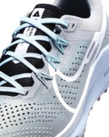 Adidași pentru dame Nike W Nk React Pegasus Trail 4 Light Smoke Grey/Black/Glacier Blue/White, s.40 imaginea #3 — magazin online Desire.md