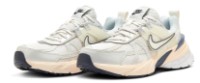 Adidași pentru dame Nike W V2K Run Platinum Tint/Pure Platinum/Guava Ice, s.36.5