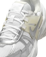 Adidași pentru dame Nike W V2K Run White/Platinum Tint/Pure Platinum/Metallic Silver, s.38 imaginea #3 — magazin online Desire.md