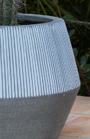 Цветочный горшок Potterypots Harley Low L White Stripe фото №3 — интернет-магазин Desire.md