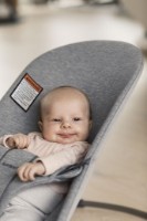 Șezlong pentru bebeluși BabyBjorn Bliss Light Grey (006072A)