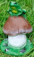 Figurina gradina ArtFigure Ciuperca alba cu broscuta (5.506)