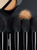 Кисть для макияжа Chanel Precision Powder Brush 107